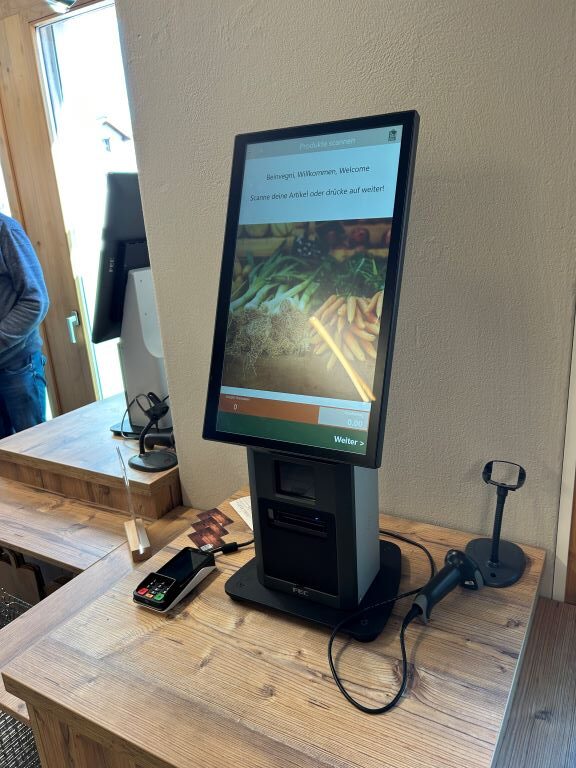 Digitalisierung im Detailhandel: Curion Self Checkout im La stizun in Vignon ermöglicht den Einkauf rund um die Uhr.